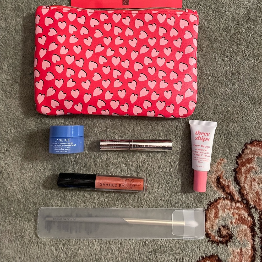 Hearts Make Up Bag and contents